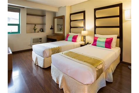 Couple Friendly Hotels in Manila (14 OYOs) .